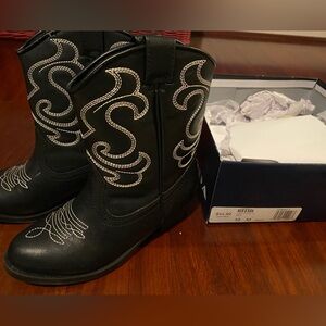 Nearly new ! Rock and soda Black Western Boots with White Stitching